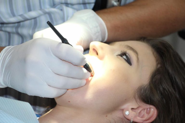Profesjonalni stomatolodzy i ich fachowe usługi