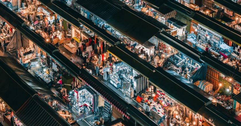 Czy warto kupować ubrania używane?