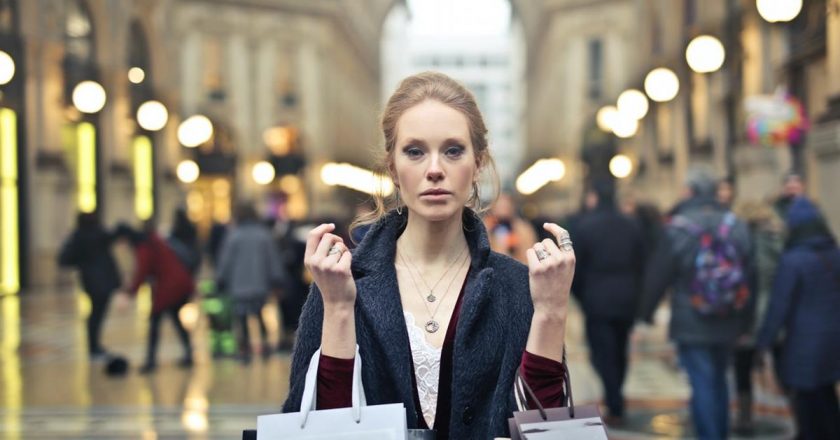 Jak dopasować dodatki do sukienki koktajlowej?