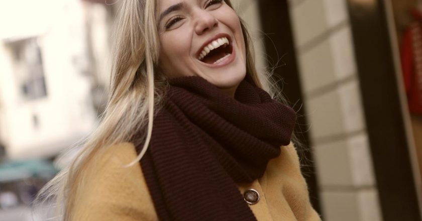 Jak prawidłowo nakładać krem na twarz po opalaniu?