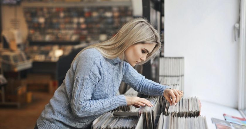Jak wybrać odpowiednią torebkę na wystawę sztuki?