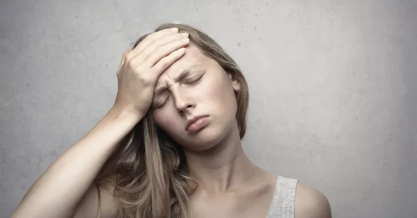 Zrozumieć bóle głowy: kompleksowy przewodnik po migrenach, bólach napięciowych i klasterowych